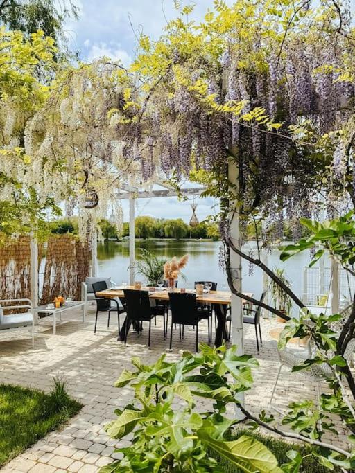 Therme - Corbeanca By The Lake Luxury Villa Exterior photo